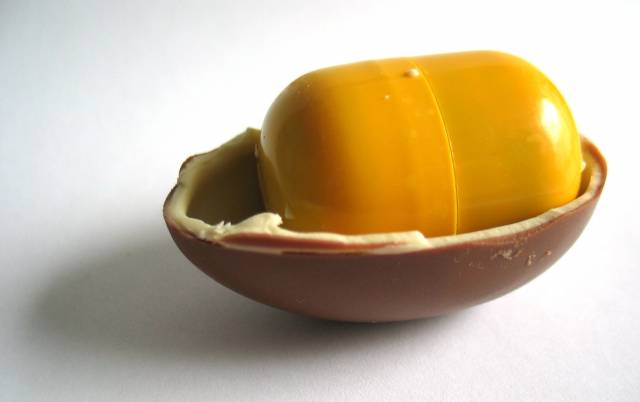 While the US government is shutdown! Import all the Kinder Surprises!
