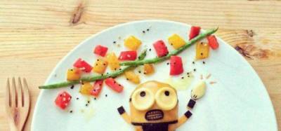 Creative mom makes "kid friendly dinners" to gulp down their veggies