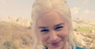 The Cast of Game of Thrones Posing With Their Adorable Figurine Selves
