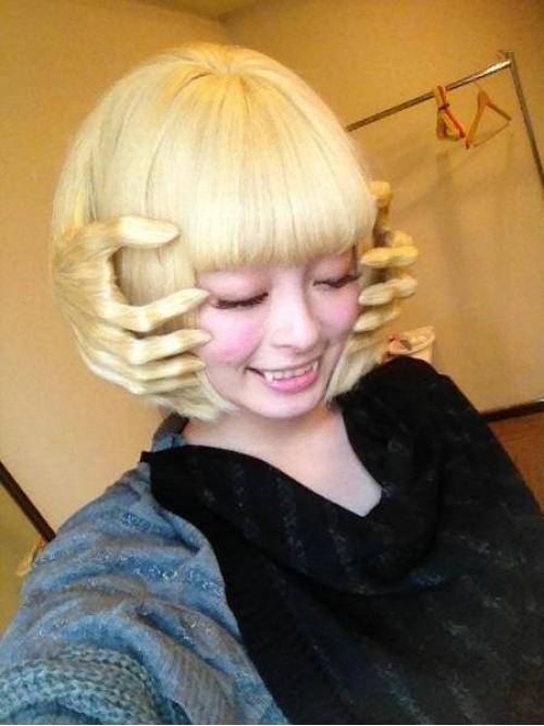 This Hairstyle Looks Like a Handful