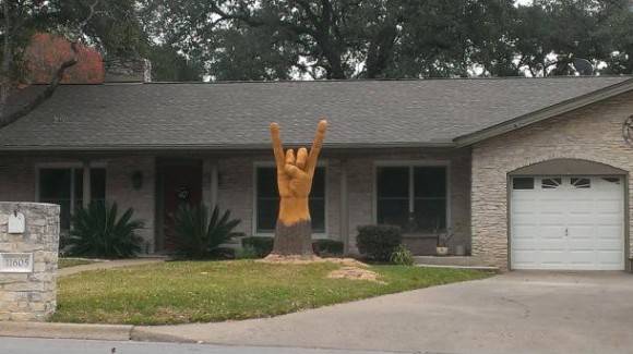 Somebody in my neighborhood did this to their tree.. ROCK ON!