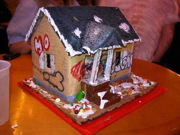 Gingerbread crackhouse