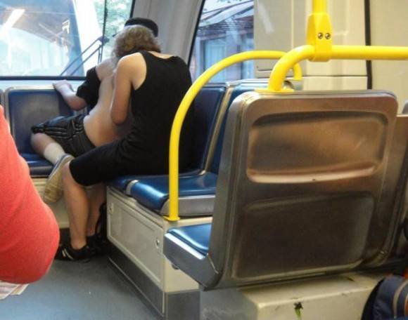 Public pimple popping in Portland