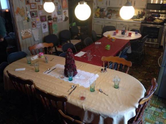 My girlfriend didn’t understand why I was so amused by her family’s table placement.