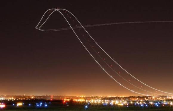 Long exposure of a Boeing 757 taking off
