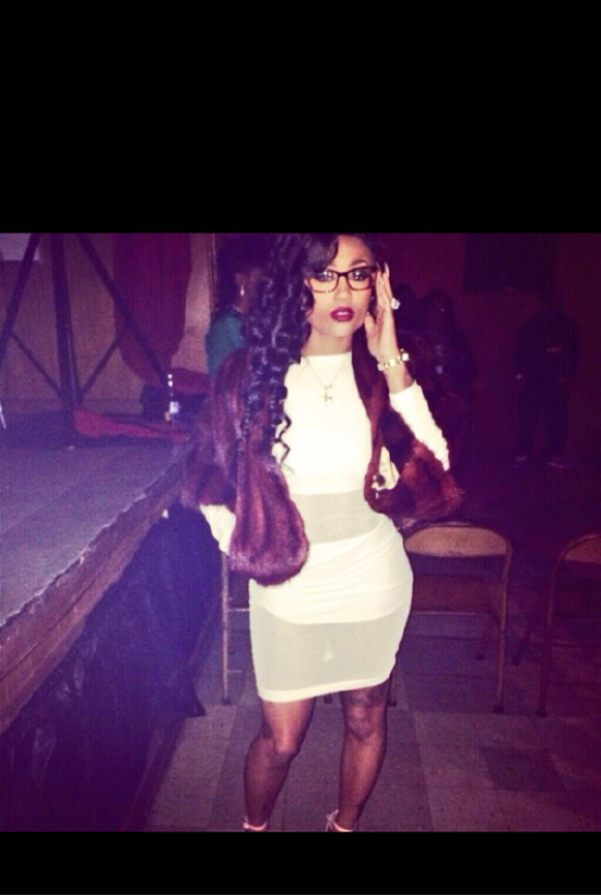 Doesn’t her knee look like Kanye.