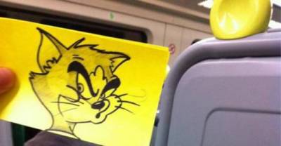 How to pass your time drawing funny pictures of people while commuting 