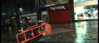 Busker holds his own against drunken racist attackers in Glasgow.