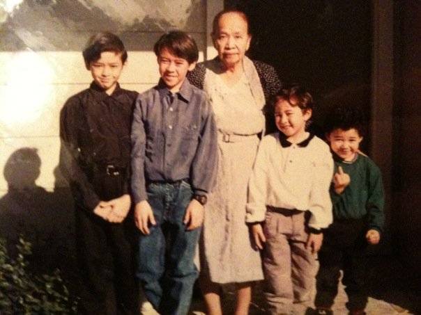 Lovely family picture with Grandma in the 90's