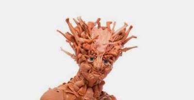 Recycled toys made into eye gazing sculptures