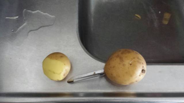 My potatoe peeler broke but I've watched MacGyver, I ain't scared!