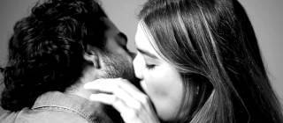 First Kiss – Creator asked 20 strangers to kiss for the first time