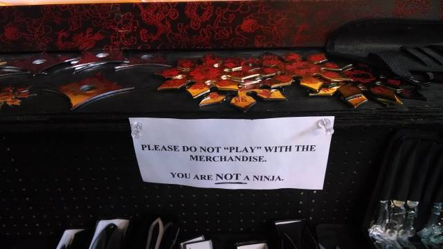 Knife shop shop sign crushed my dreams :(