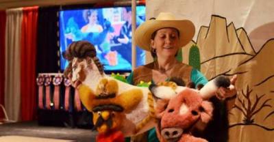 Dogs and Cats get colored furs at the Intergroom 2014