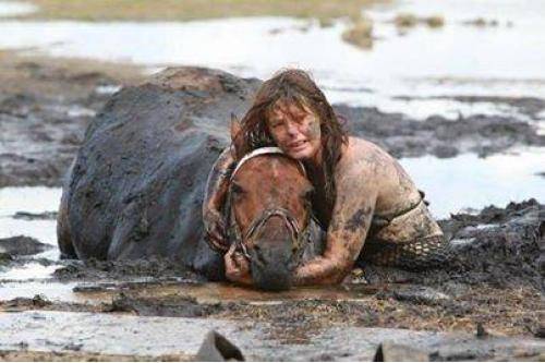 This horse got stuck in the mud. The woman had been holding it’s head for hours, so it wouldn’t suffocate, until the help arrived...Amazing Woman!! Respect!