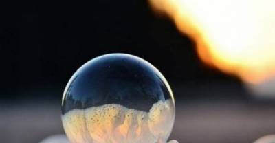 So That Happens When You Blow Bubbles On A Freezing Day.. The Result Will Totally Blow Your Mind... 