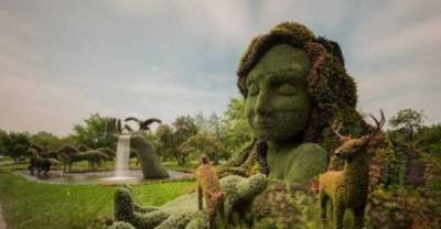 Sculptures Are Made Entirely Out Of Plants... It's Hard To Believe...
