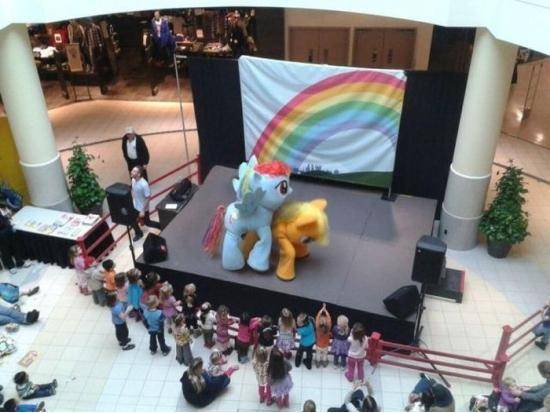 Da fak are those unicorns up to?