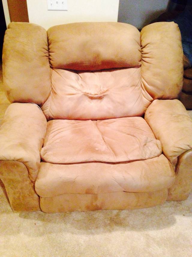 Fat Princess Leia chair wants a kiss.
