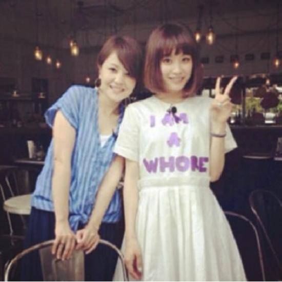 She thinks it says ‘Peace and love’?