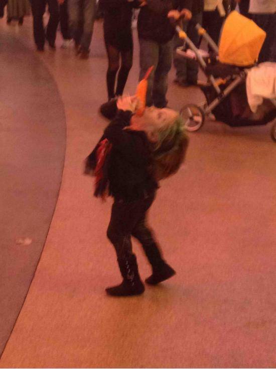 Went to Vegas last summer, on Freemont street when, midget deepthroating a balloon..