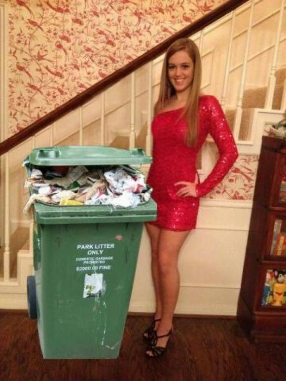My cousins prom date left her for another girl. This was the couples pic she posted after.