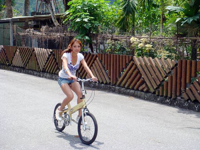 This is why your bike seat shouldn't be the color of your skin.