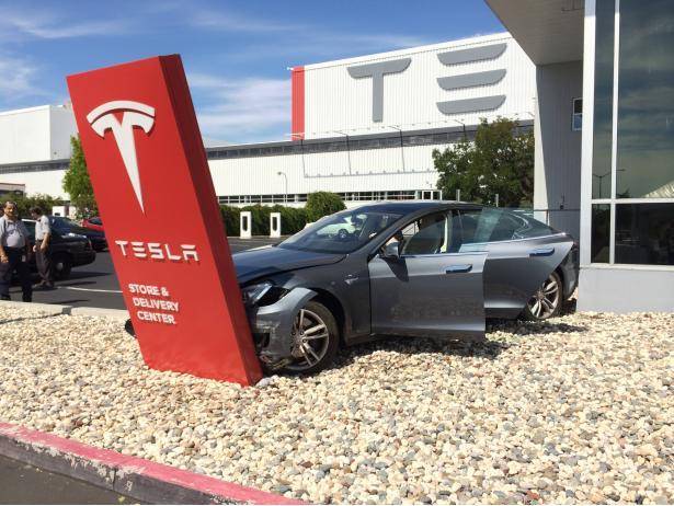 So I went to the Tesla dealership today and this happened...