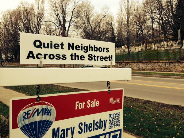 This real estate agent knows what she's doing.