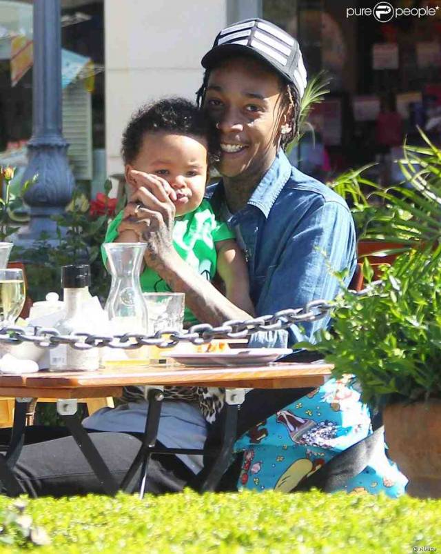 Wiz Khalifa looks like a mom who just got out of rehab and won custody of her child...