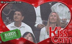 Kiss cam everybody