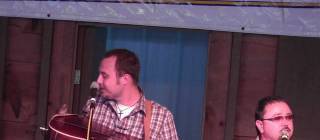 Bird lands on singer’s guitar mid-song. Band keeps playing