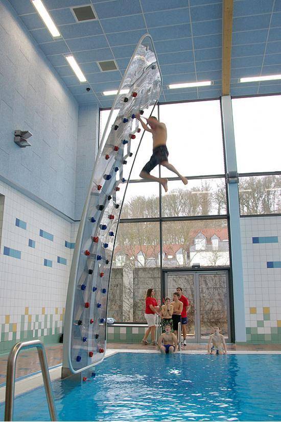 A climbing wall that doesn't need a harness