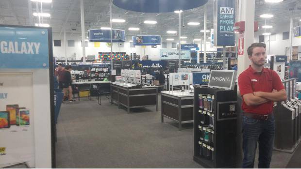 Best Buy opened 2 hours early for iPhone 6. Here is the crowd.