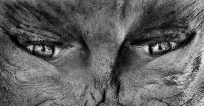 Upside-Down Faces That Look Strangely Similar To Aliens