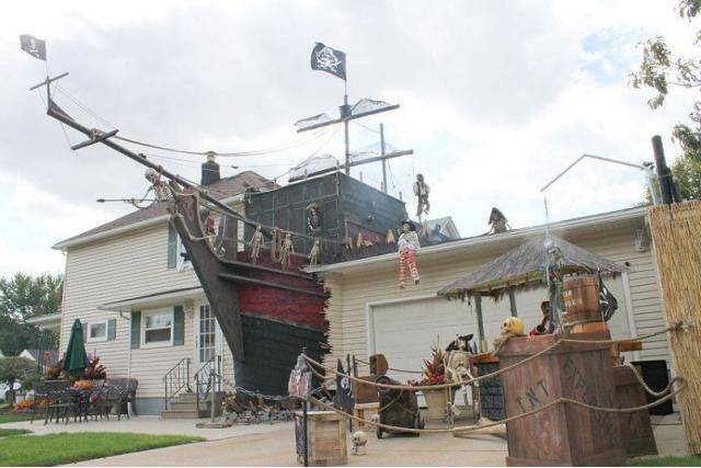 Extreme Halloween decorations.