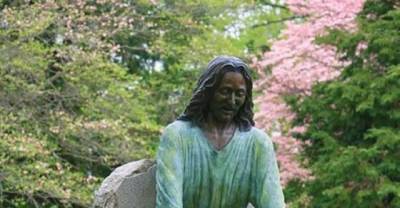 23 Of The Strangest, Creepiest Graves From Around The World