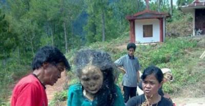 The Ceremony of Cleaning Corpses In Indonesia Will Creep You Out!
