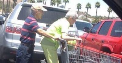 15 Miserable Guys Who Are Not Happy About Black Friday