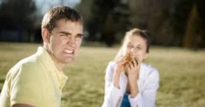 Top 10 Strangest and Funny Things Women Do.