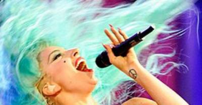 Women dyeing their armpit hair is now a thing