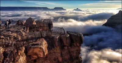 Breathtaking Images Of A Rare Fog Rolling Over The Grand Canyon