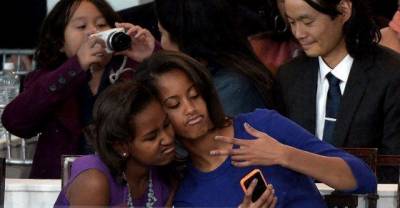 15 People Caught Taking Selfies In Public