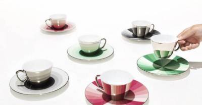 These Reflective Mugs Are Mirroring The Saucer They Sit On And It Looks Magical