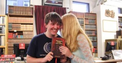 This Couple&rsquo;s Bookstore Proposal Is Every Book Lover&rsquo;s Dream