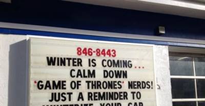 12 Funny Signs That Laugh in the Face of Winter
