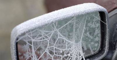 15 Frozen Cars That Winter Frost Faeries Turned Into Works Of Art