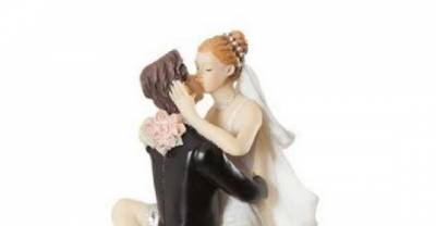 16 Wedding Cake Toppers For Your Dysfunctional Relationship