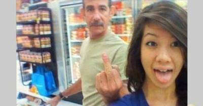 20 Selfies That Make No Sense At All