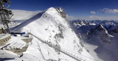 10 Adventurous and Cool Yet Scary Walkways That Even Strong Hearted People Would Think Twice To Attempt